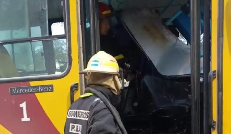 Incendio de colectivo en Necochea
