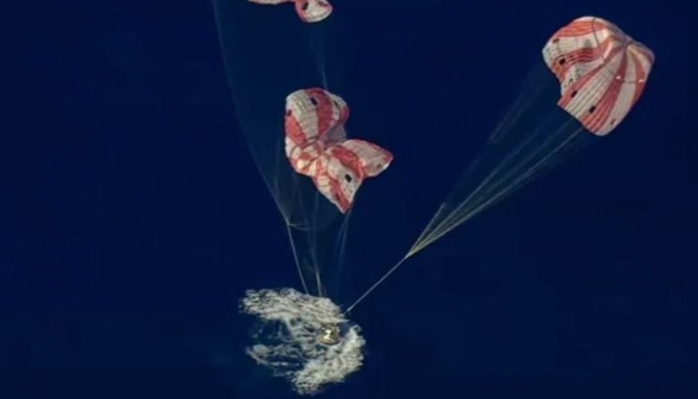 Emocionante: así aterrizaron en paracaídas los astronautas de la misión Artemis II