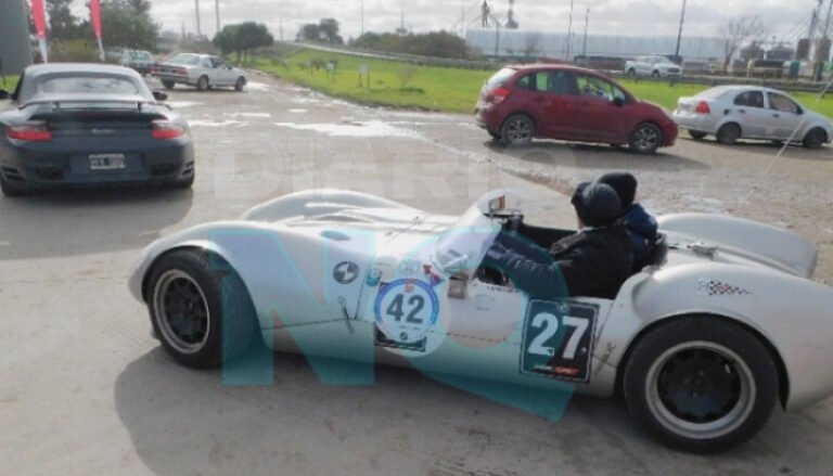 Más de 40 autos clásicos y deportivos se exhibieron en Necochea en un encuentro organizado por Puma Energy