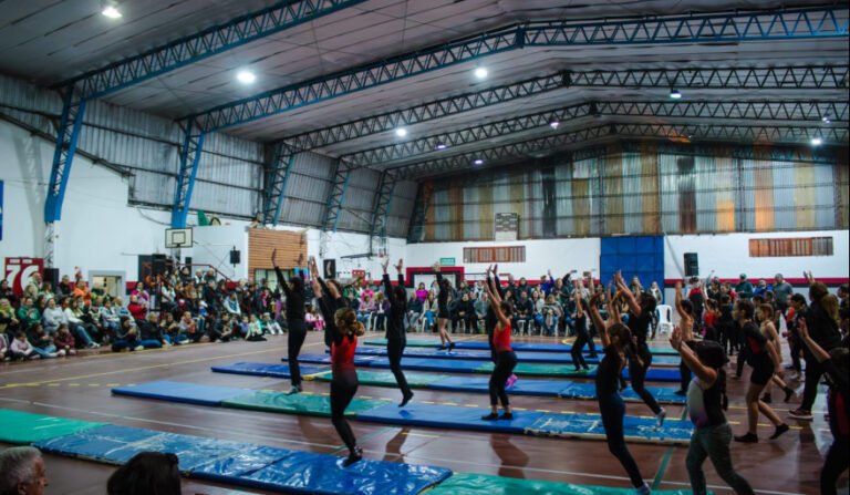 Reapertura del gimnasio del CEF 76