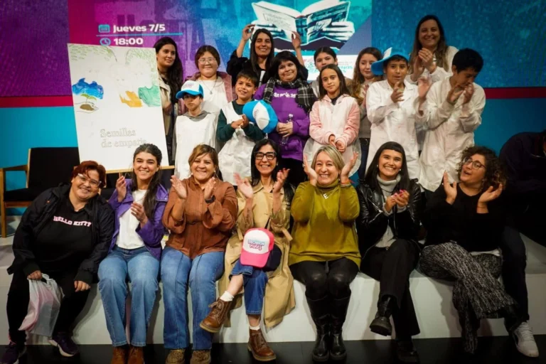 Estudiantes del CEC 801 presentan libro de cuentos