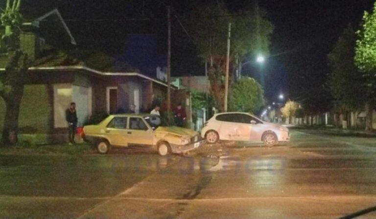 Dos conductores con alcohol en sangre chocaron en la intersección de calles 71 y 54 de Necochea
