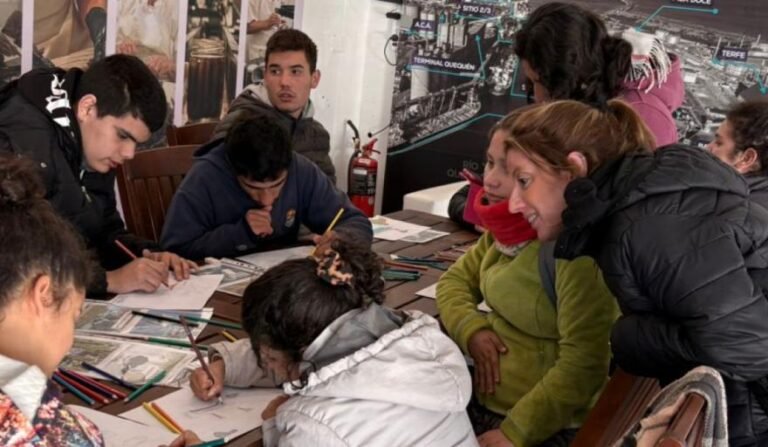 Jóvenes de la Escuela 501 participan en jornada educativa con Puerto Ciudad