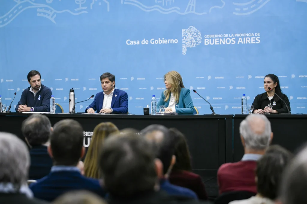 Kicillof y más de 60 intendentes bonaerenses firmaron un acta para reclamar la restitución de programas sanitarios nacionales