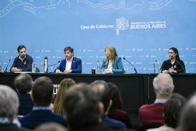 Kicillof y más de 60 intendentes bonaerenses firmaron un acta para reclamar la restitución de programas sanitarios nacionales