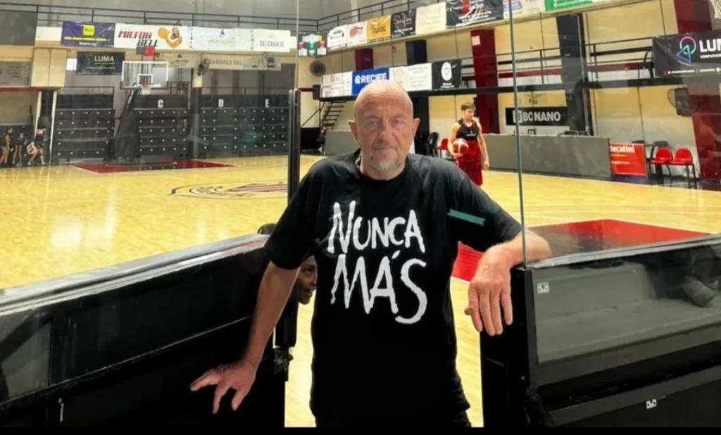 Repudio en el básquetbol necochense por la agresión física sufrida por el entrenador Alberto Pastrello