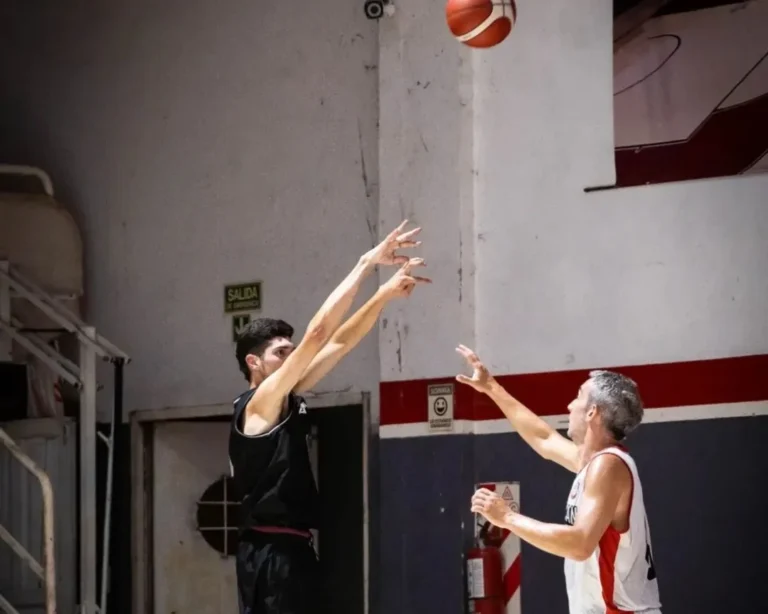 Huracán de Necochea cayó ante Argentino en la Copa 90° Aniversario de básquet de Tres Arroyos