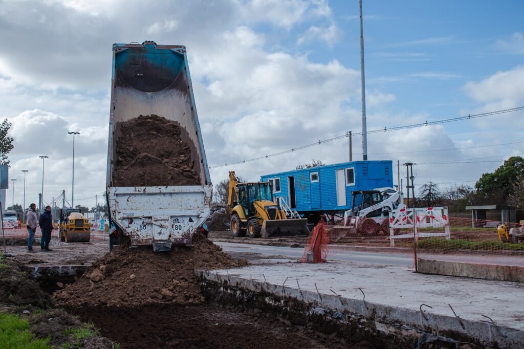 Reconstrucción de acceso en Necochea