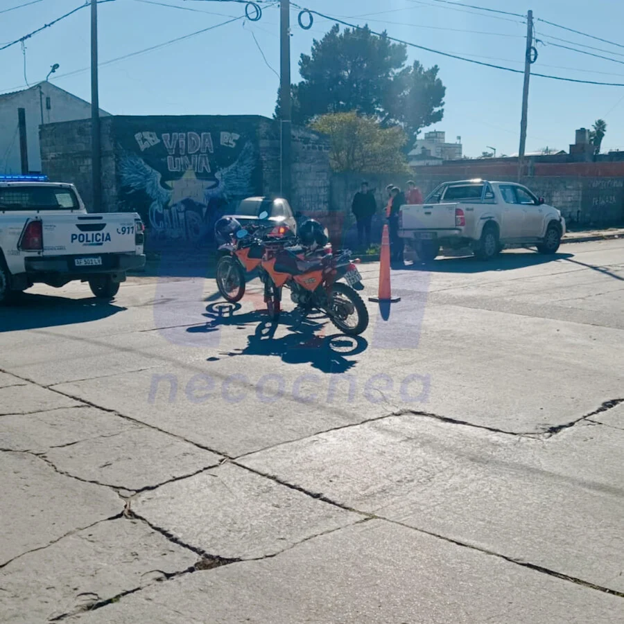 Choque entre camioneta y automóvil en la intersección de calles 67 y 44 de Necochea