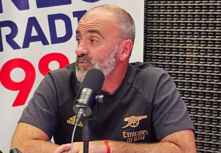 Germán Castaños, necochense campeón de la Premier League como parte del cuerpo técnico del Arsenal