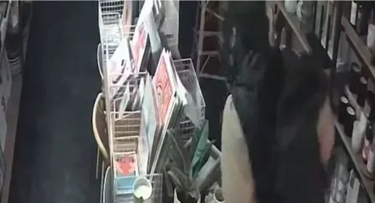 Robo en Mar del Plata: delincuente vaciaba caja en 15 segundos