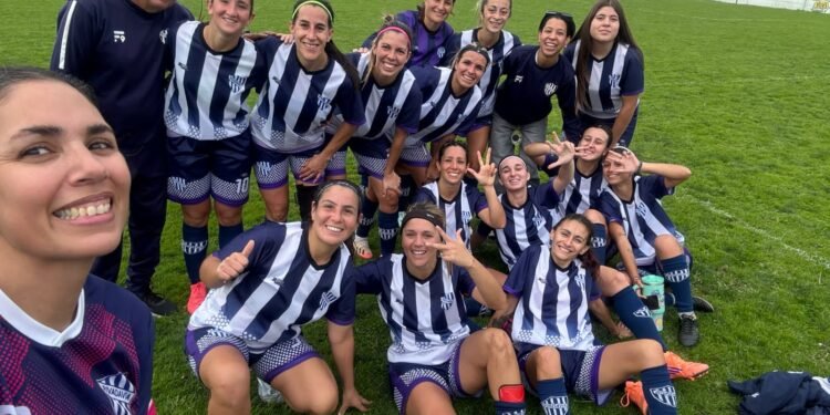 Fútbol femenino: Rivadavia lidera y está a un paso del cuadrangular final