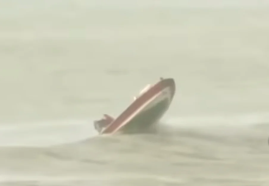 Deportistas rescatados en Mar del Plata