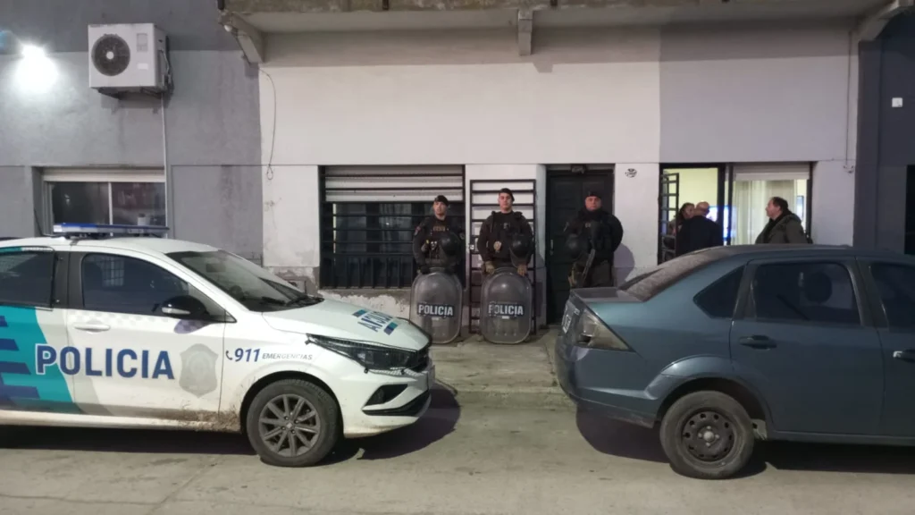 Detienen a un hombre en Necochea por amenazar a su ex pareja: secuestran armas en su domicilio