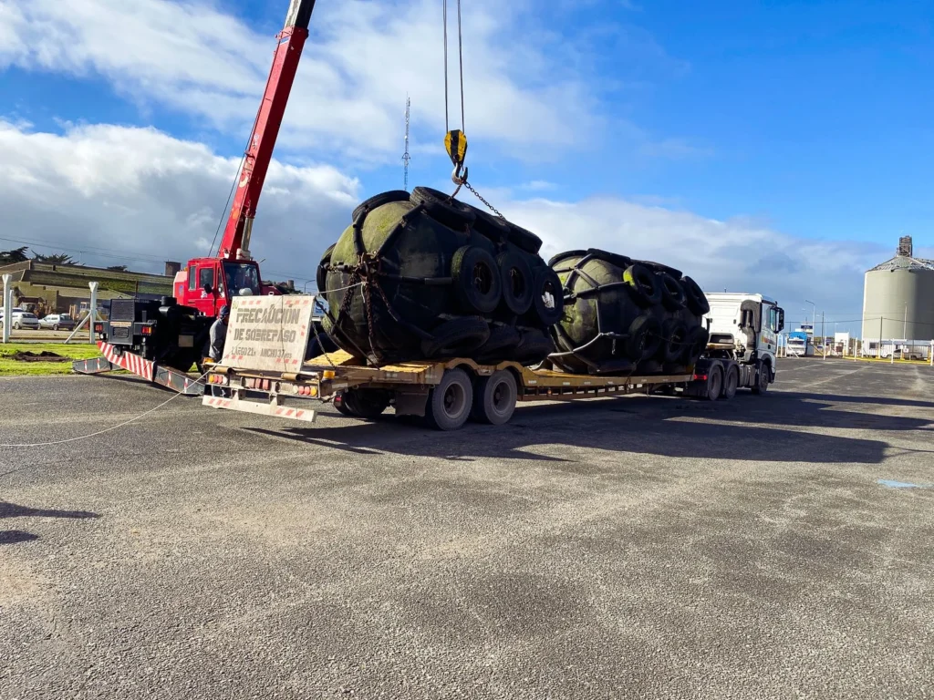 Recambio de defensas en Puerto Quequén