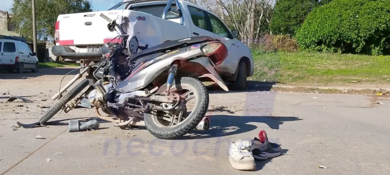 Accidente entre una moto y una camioneta en avenida 98 y calle 63 dejó dos heridos