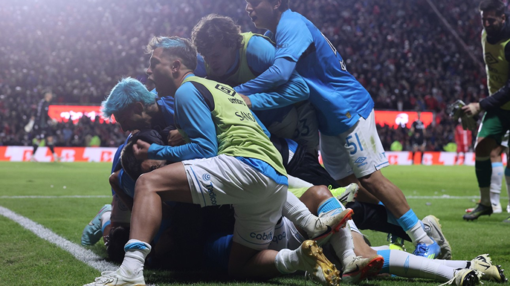 Belgrano empató en el último minuto y eliminó a Argentinos Juniors en penales: enfrentará a River en la final del Apertura