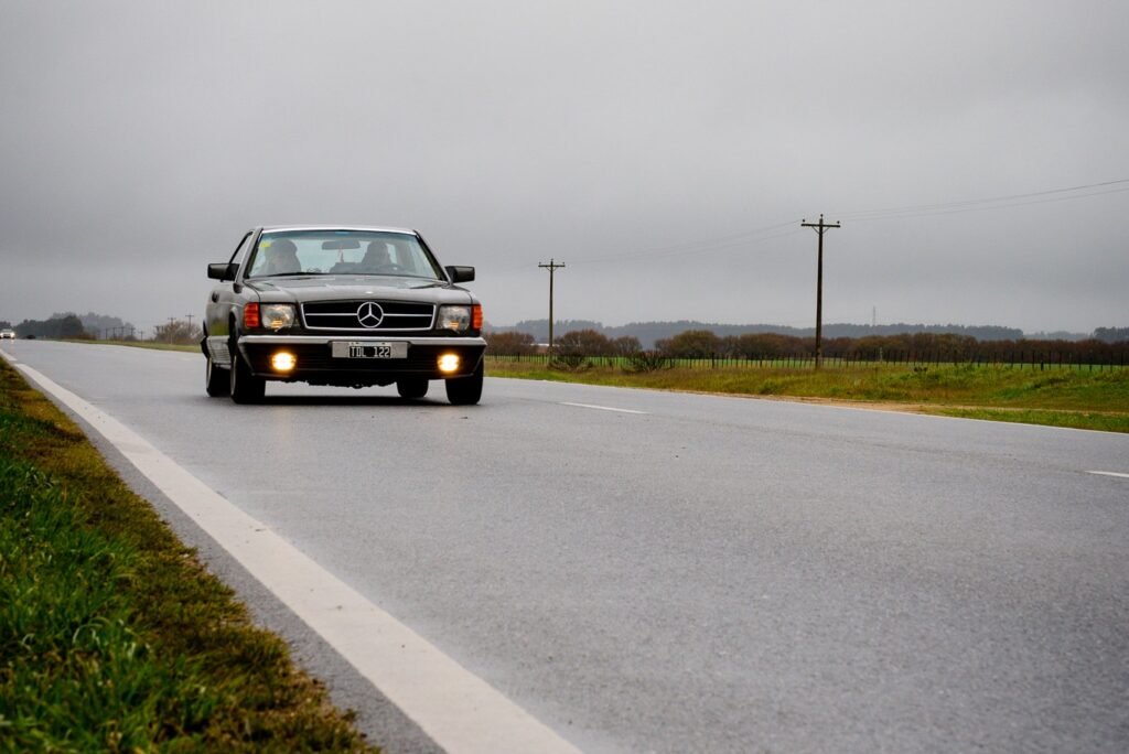 Necochea recibe caravana de 40 Mercedes-Benz clásicos con presencia de los Fangio