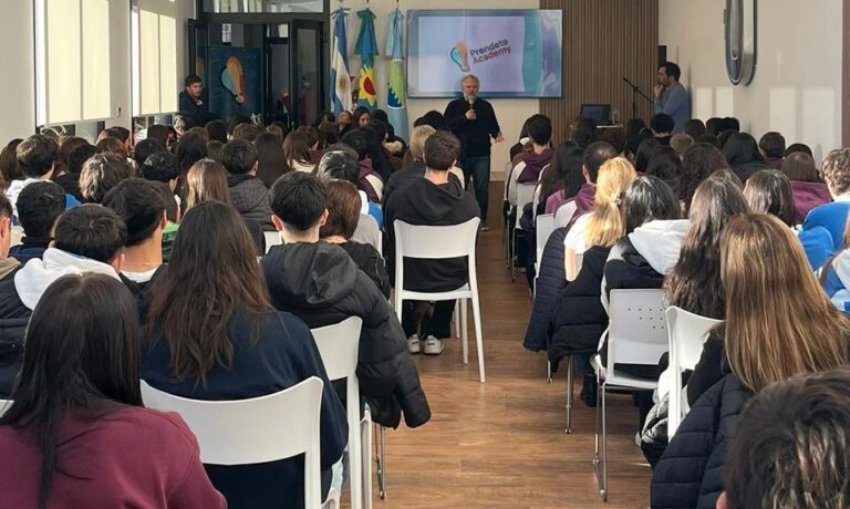 Más de 120 estudiantes de Lobería participan de la 4ª edición de Prendete Academy