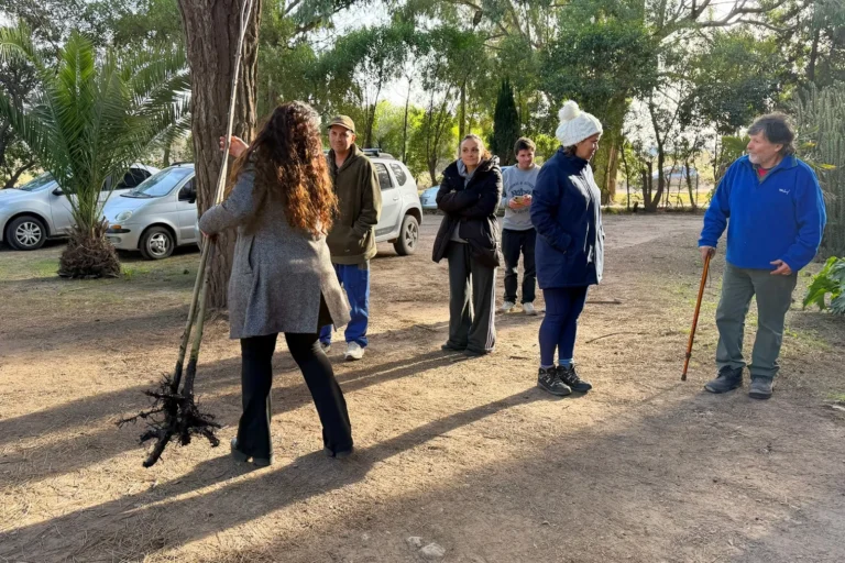 Vecinos se acercaron al Vivero Municipal en busca de árboles: una iniciativa para un Necochea más verde