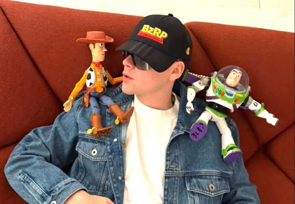 Bizarrap se une a la saga de Toy Story 5 con su voz en el personaje de Santa de Jardín