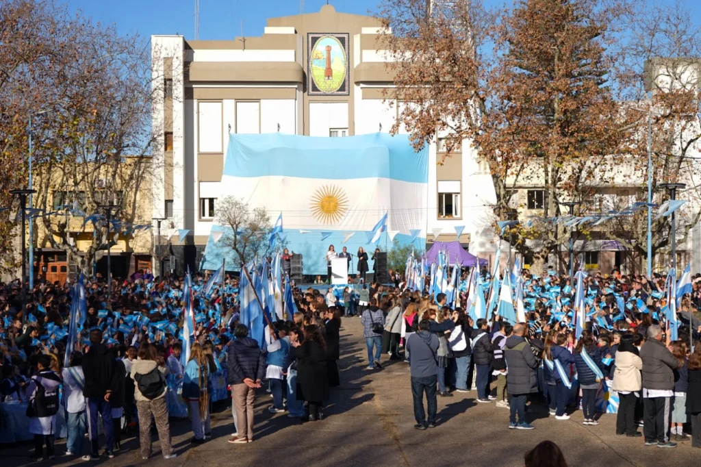 Día de la Bandera con nubes y frío en Necochea