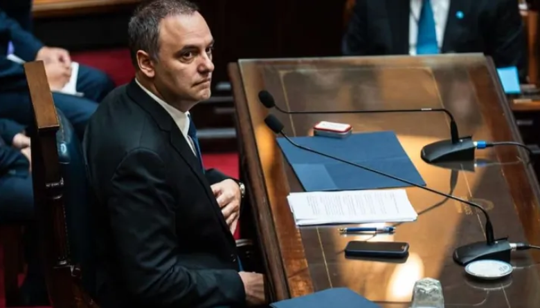 La moción de censura: ¿cómo podría desplazar a Manuel Adorni?