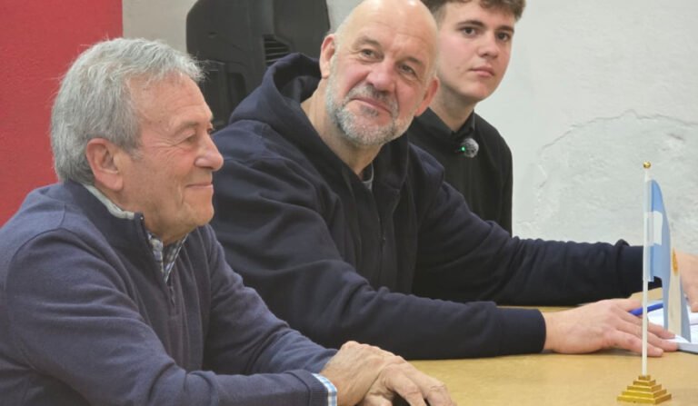 Daniel Molina asumió la UCR y llamó a recuperar la identidad radical: “La democracia corre peligro”
