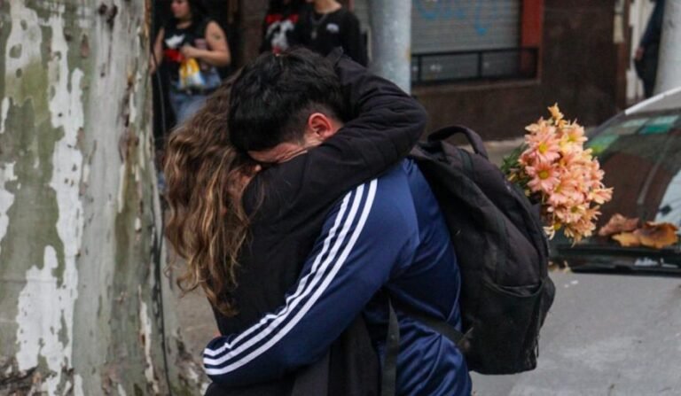 Miles de personas despiden al Indio Solari en Avellaneda: una manifestación popular sin igual
