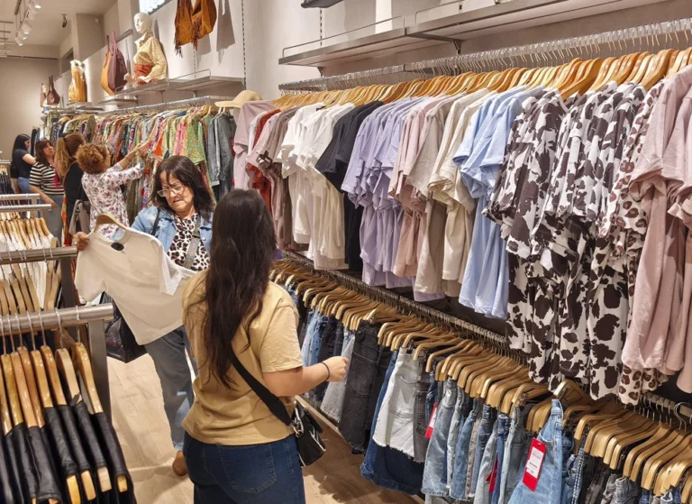 Consumo masivo cae 1,6% en mayo