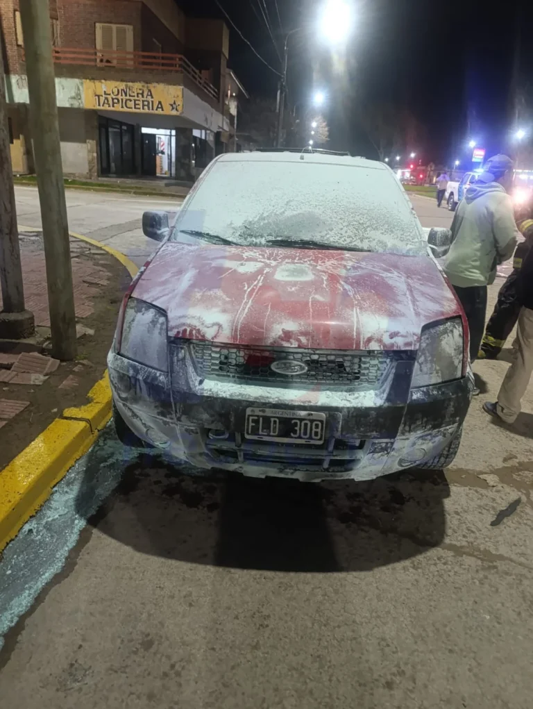 Incendio de camioneta en Avenida 59