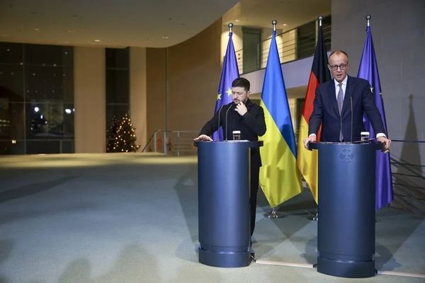 Zelenski propone una reunión con Putin para frenar la guerra