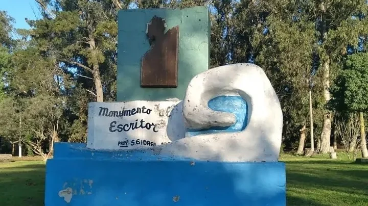 Monumento al Escritor en Necochea