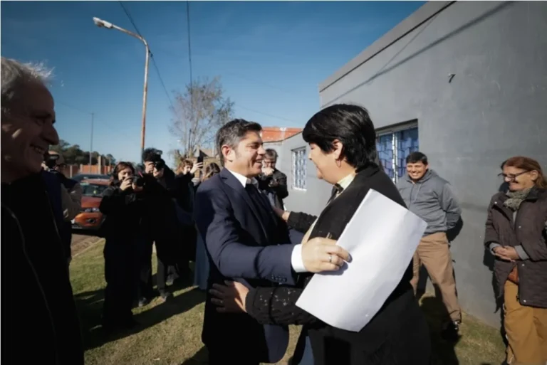 Kicillof entrega escrituras y destaca el rol del Estado en Chascomús