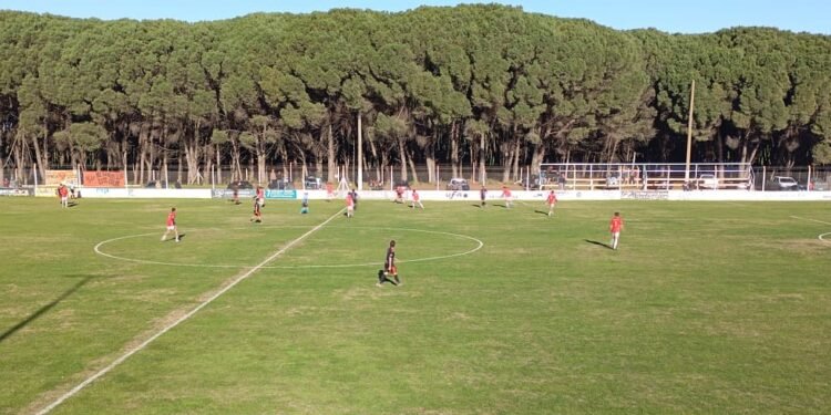 Villa Díaz Vélez lidera y Rivadavia gana