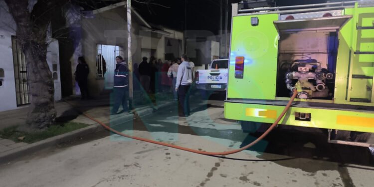 Incendio en una vivienda de Necochea: Bomberos actuaron con éxito