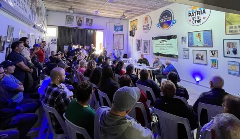 Charla abierta en Necochea sobre construcción comunitaria