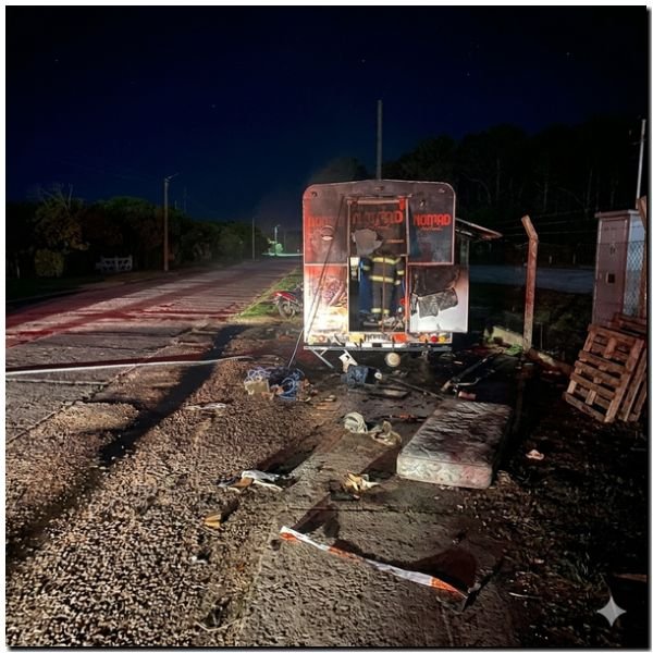 Incendio intencional destruye food truck en Necochea