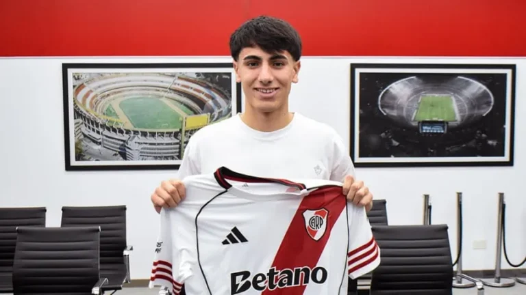 Lucas Silva firma su primer contrato con River