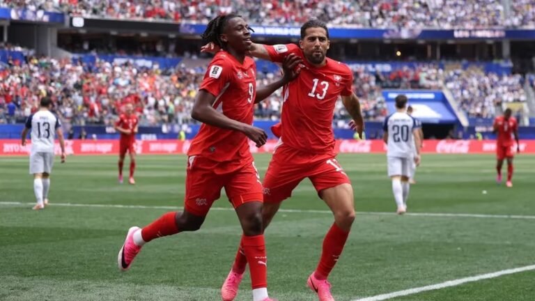 Suiza derrota a Bosnia 4-1