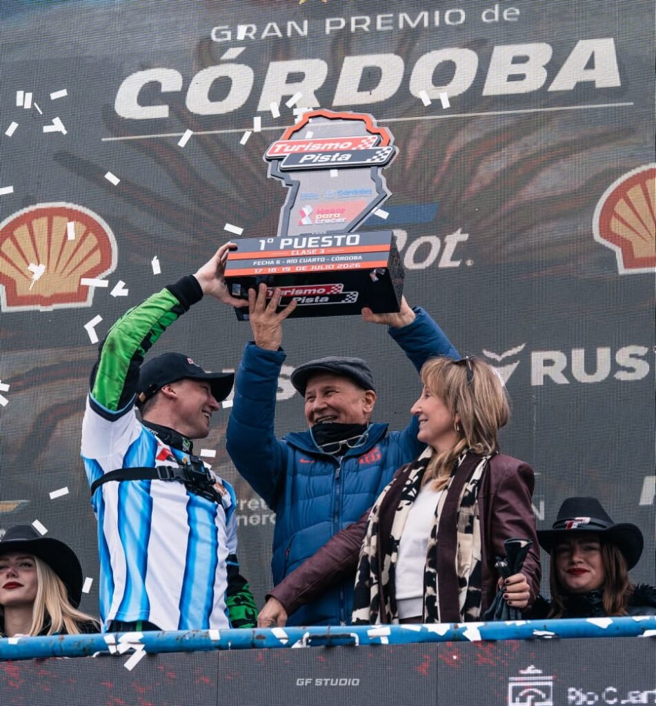 Franco De Benedictis se corona en Córdoba: el necochense ganó su primera victoria en el Turismo Pista Clase 3