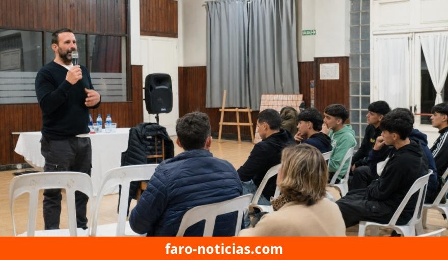 La prevención comienza en la escucha: una charla sobre consumos problemáticos en Lobería