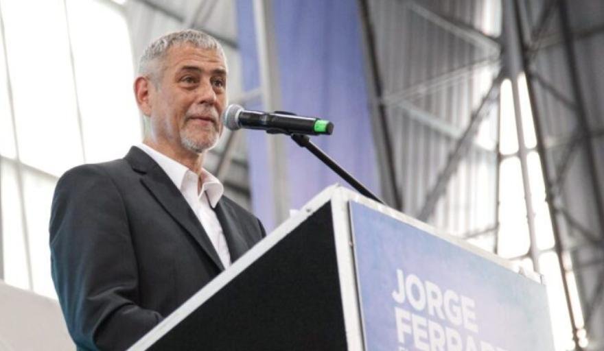 Ferraresi deja la intendencia