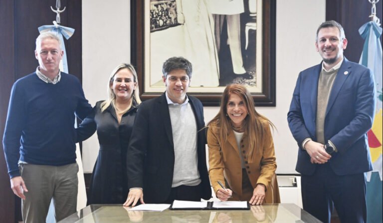 Kicillof firma convenios de leasing por $14.000 millones