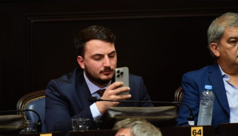 Diputado libertario busca “arancelar derechos” a extranjeros en Buenos Aires