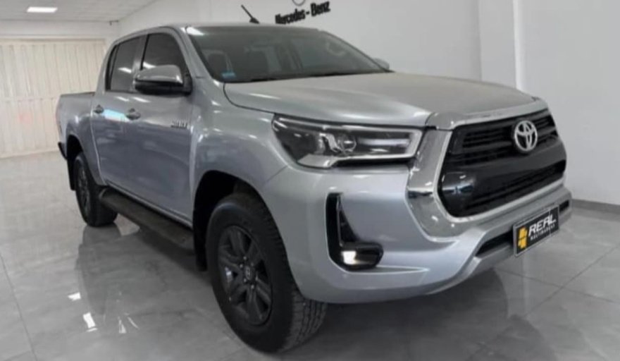 A punta de pistola y a plena luz del día: robaron una Hilux en Quequén