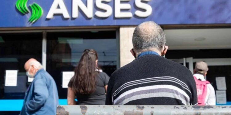 Aumento y bono para jubilados