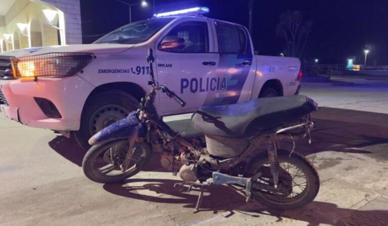Operativo policial en la Rambla de Necochea: tres motos secuestradas y un adolescente aprehendido