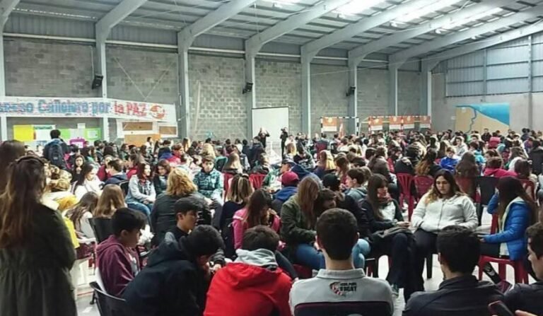 La paz se construye de abajo hacia arriba: la visión de Mónica y Lucía sobre Necochea