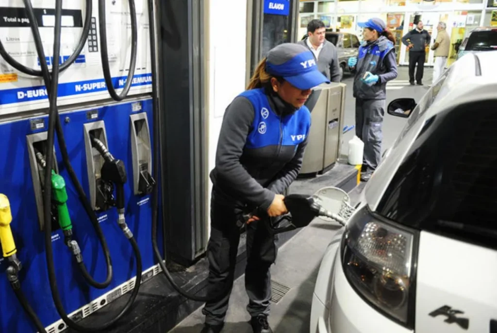 Incremento parcial en impuestos a combustibles: impacto en los surtidores